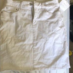 White mid rise skort , size 4